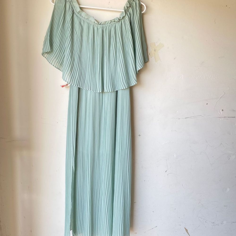 Zara pleated dress green off the shoulder